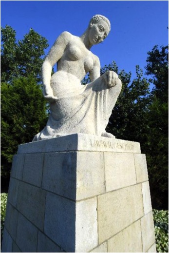 Corinne Franzèn-Heslenfeld (1903-1989) - Monument voor de gevallenen